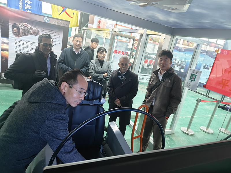 馬來(lái)西亞教育專員高度評(píng)價(jià)亞光速航空航天館